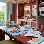 Aparthotel Adagio Buttes Chaumont 4*