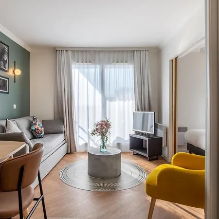 Aparthotel Adagio Buttes Chaumont Parigi